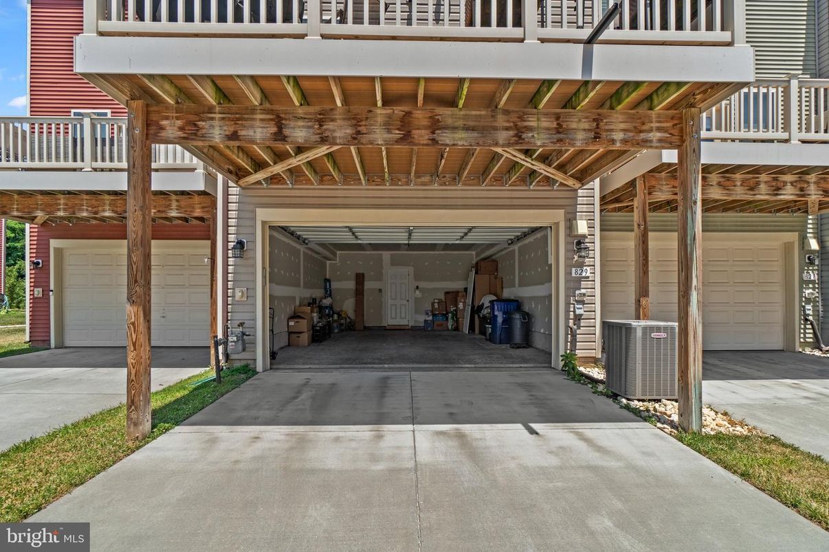 Detached Garage, Exterior