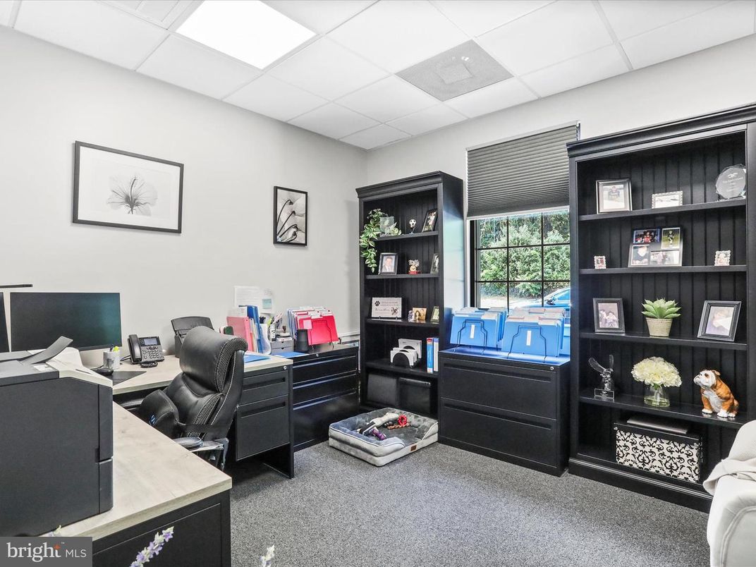 Home Office, Interior