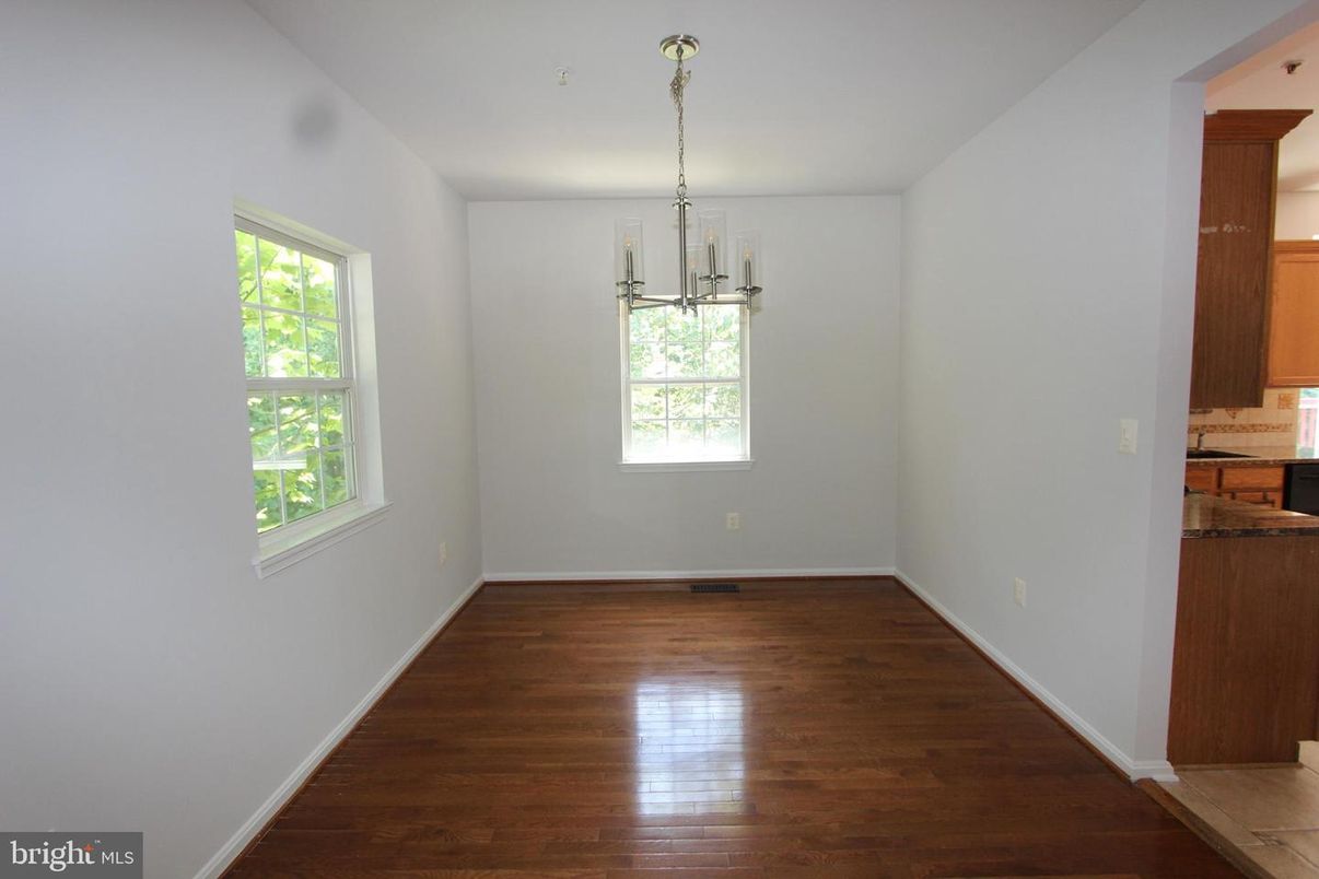 Empty room, Interior, Pendant Lights, Wood Texture Flooring
