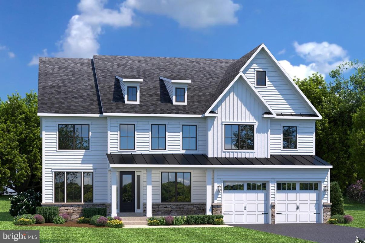 Attached, Exterior, Facade, Farmhouse