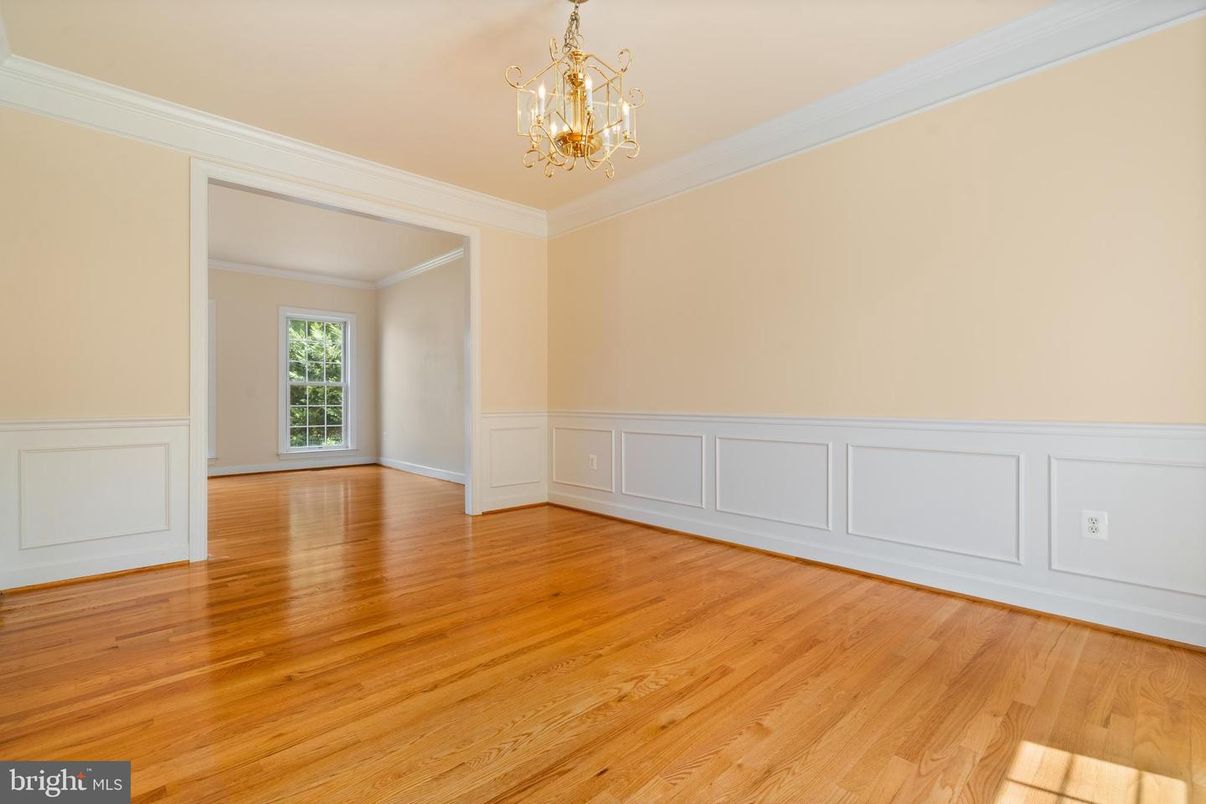 Chandelier, Empty room, Interior, Wood Texture Flooring