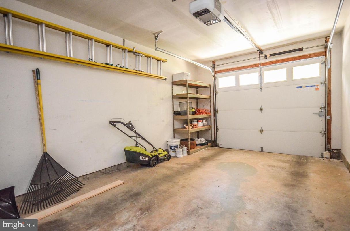 Garage, Interior