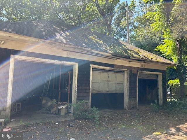 Detached Garage, Exterior