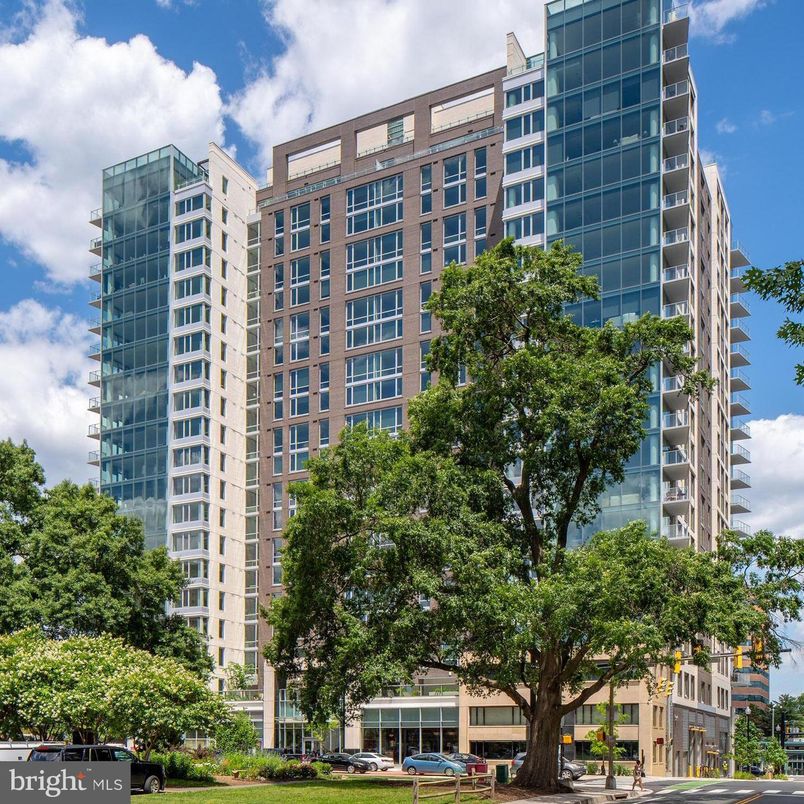 Exterior, Facade, Condo Building
