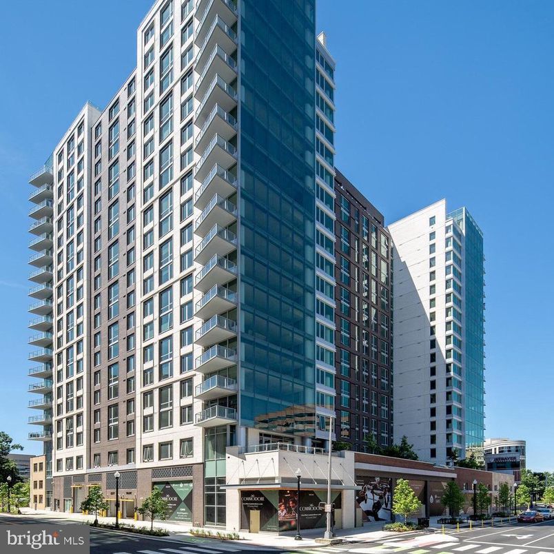 Exterior, Facade, Highrise