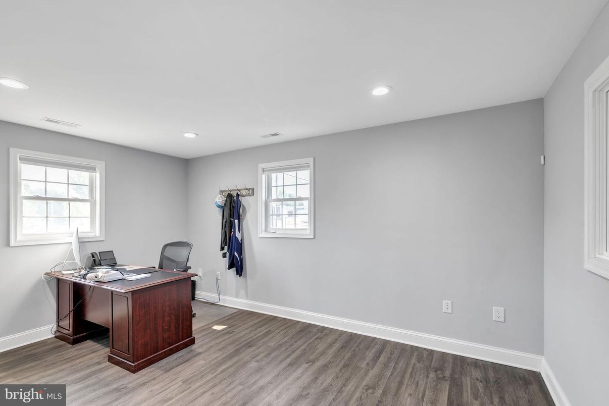 Home Office, Interior, Recessed Lighting, Wood Texture Flooring
