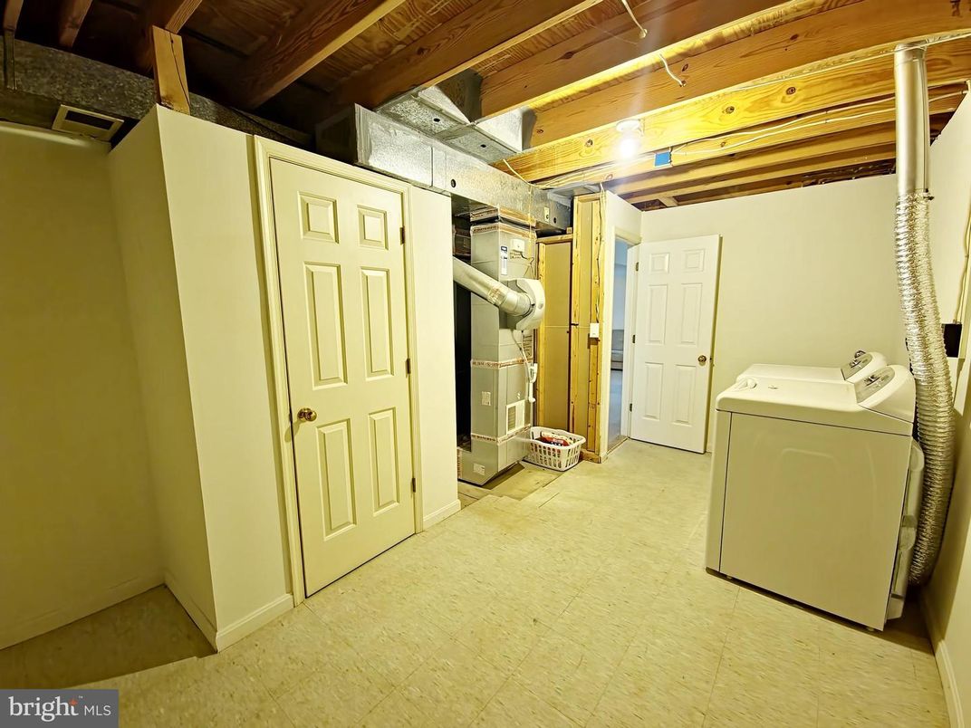 Interior, Washer, Wooden Beams, Wooden Ceilings