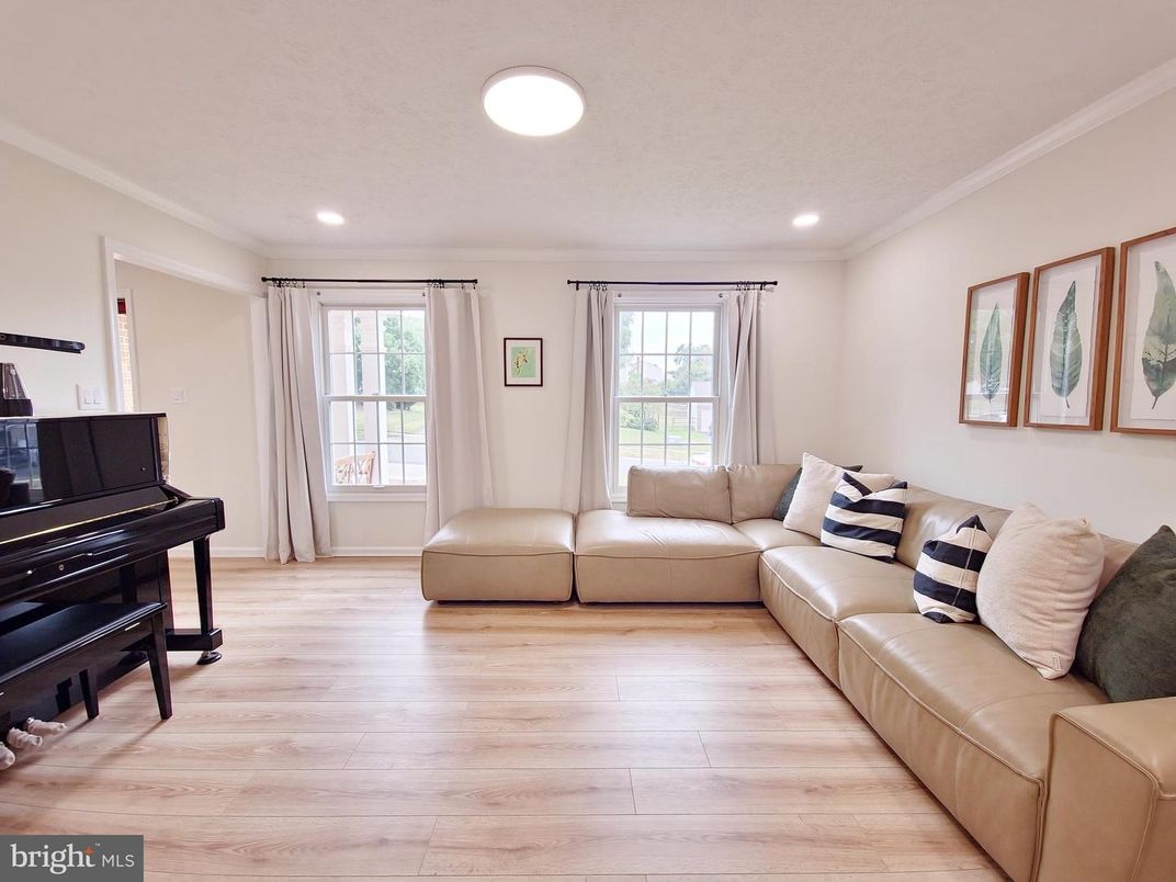 Interior, Living room, Piano, Recessed Lighting, Wood Texture Flooring