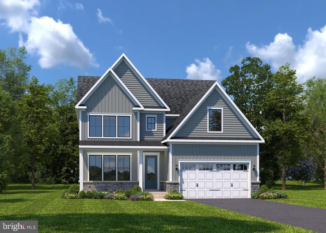 Attached, Exterior, Facade, Farmhouse