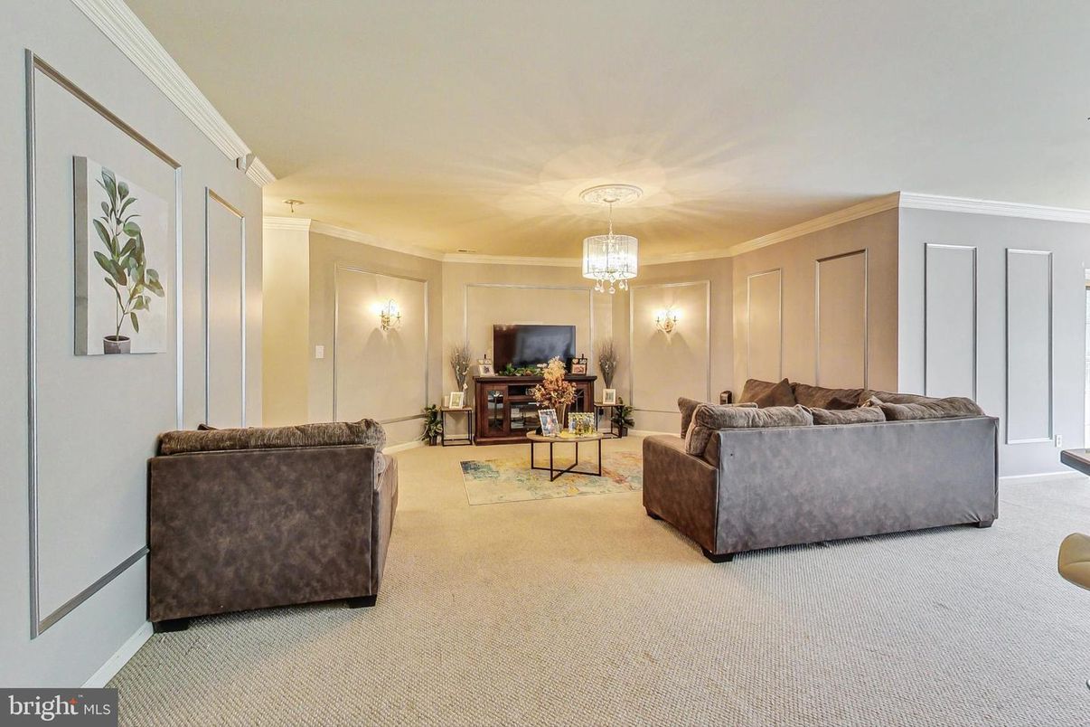 Chandelier, Interior, Living room