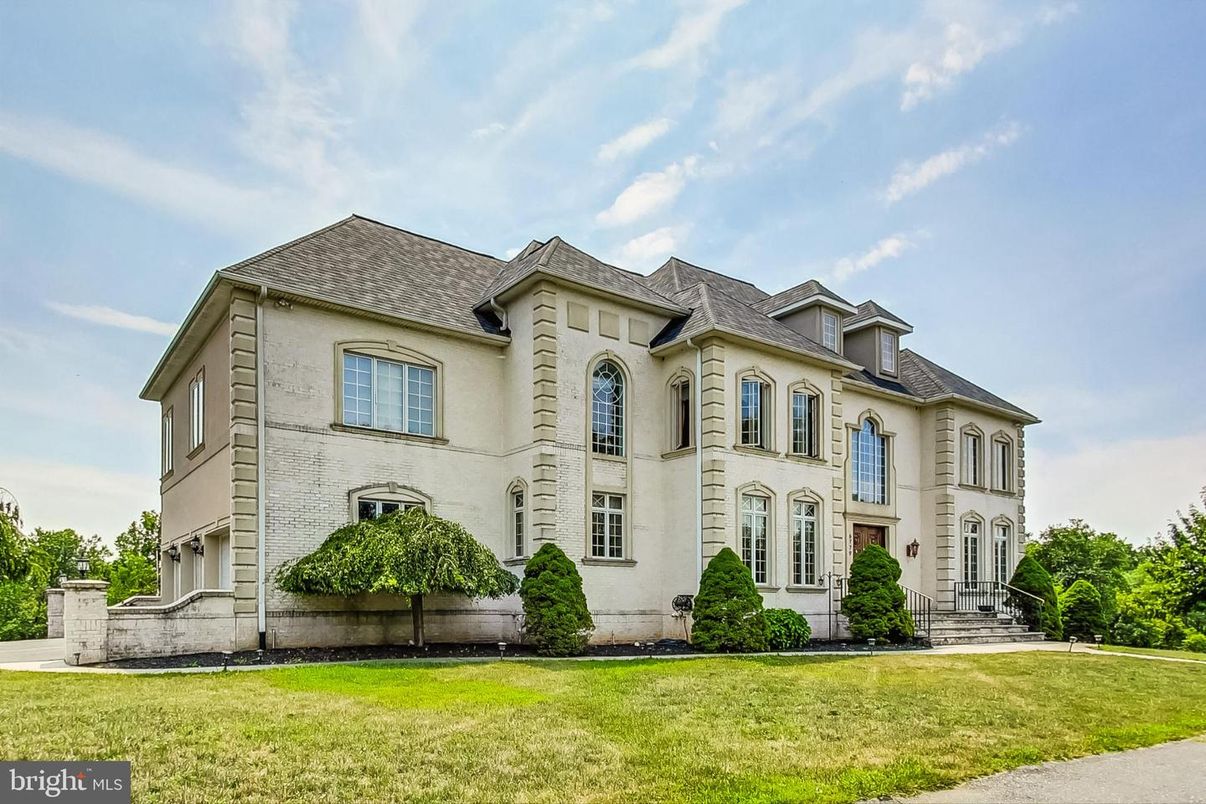 Exterior, Facade, French Provincial