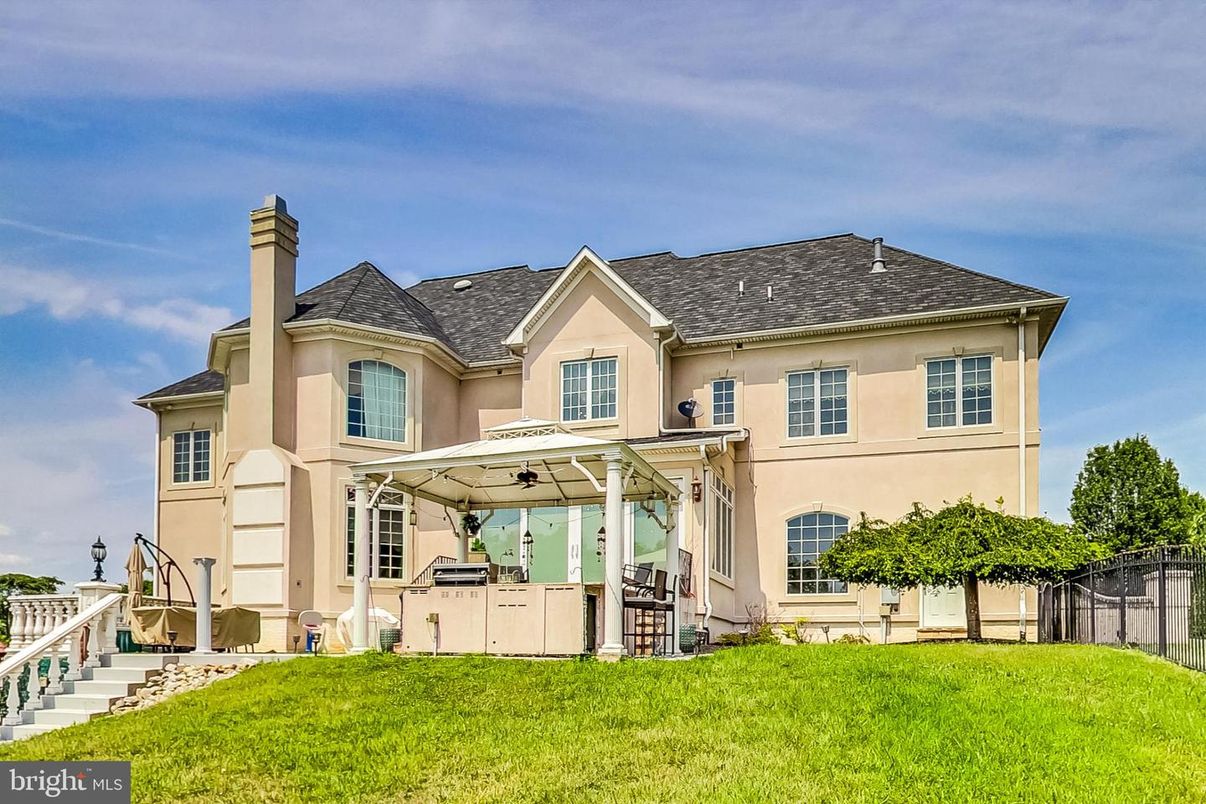 Backyard, Exterior, Hot Tub