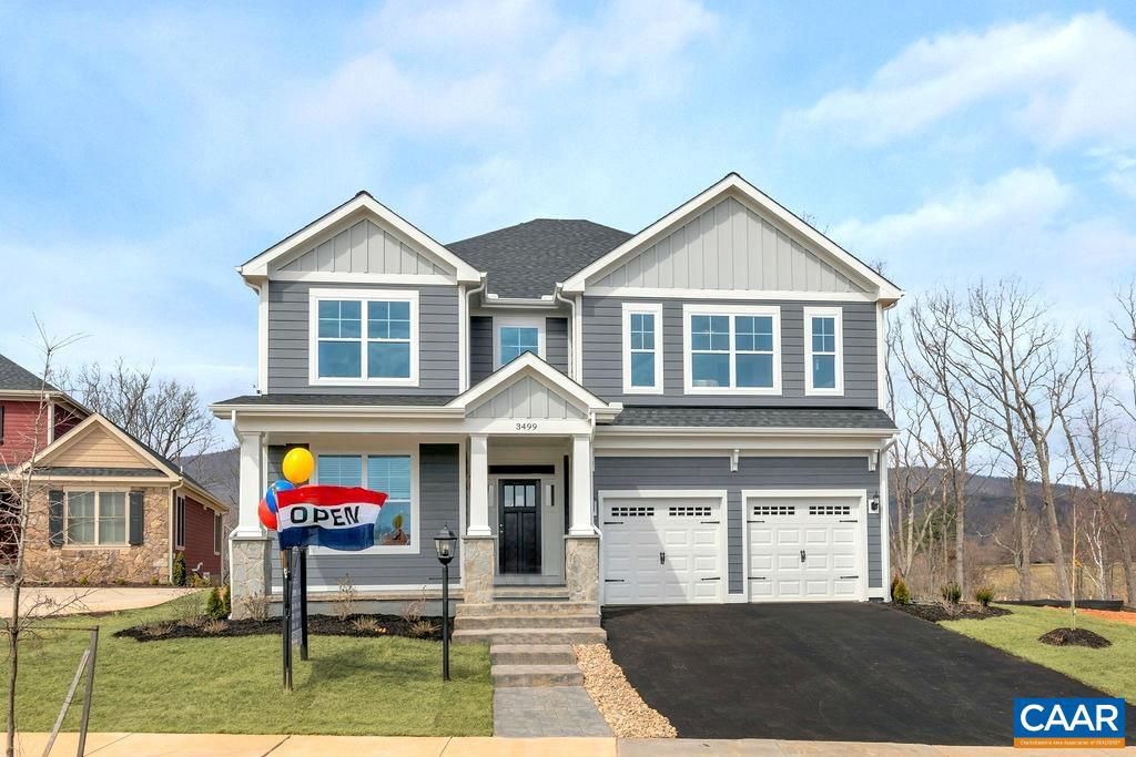 Attached, Exterior, Facade, American Craftsman