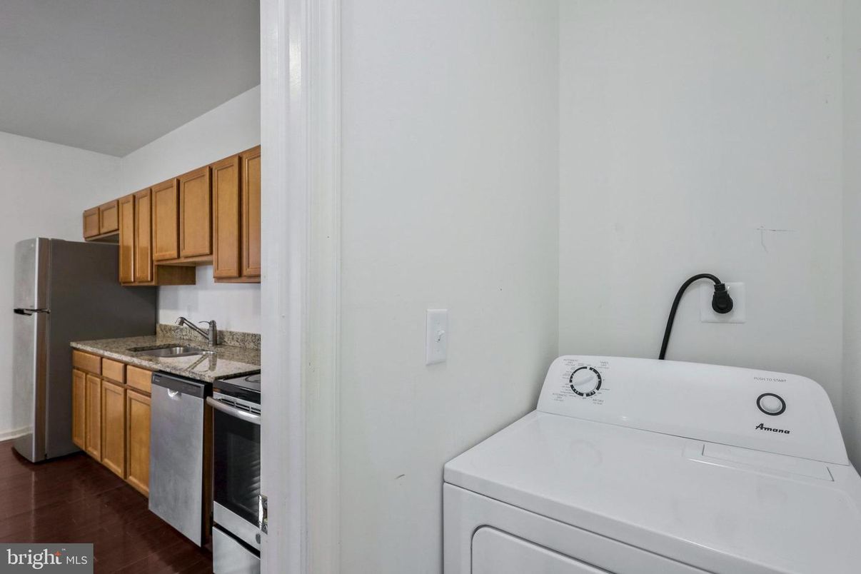 Interior, Kitchen, Washer, Wood Texture Flooring