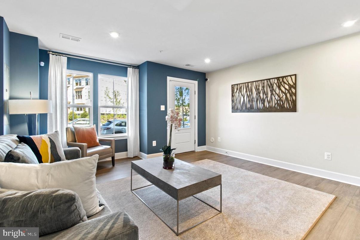 Interior, Living room, Recessed Lighting, Wood Texture Flooring