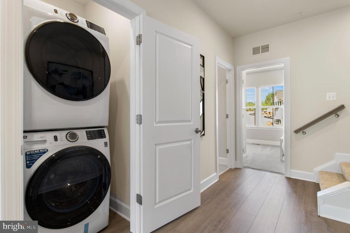 Interior, Utility Closets, Washer, Wood Texture Flooring