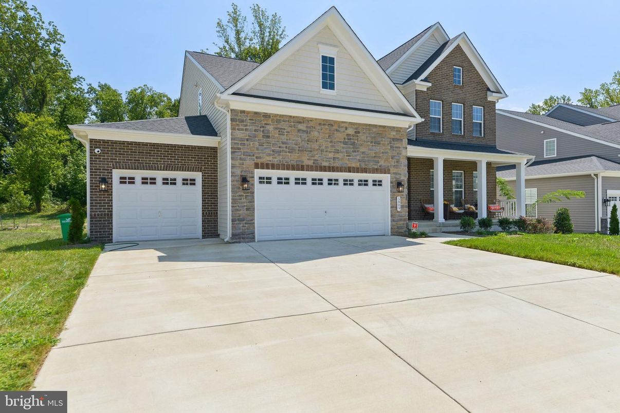 Attached, Exterior, Facade, Brick Facade, Farmhouse