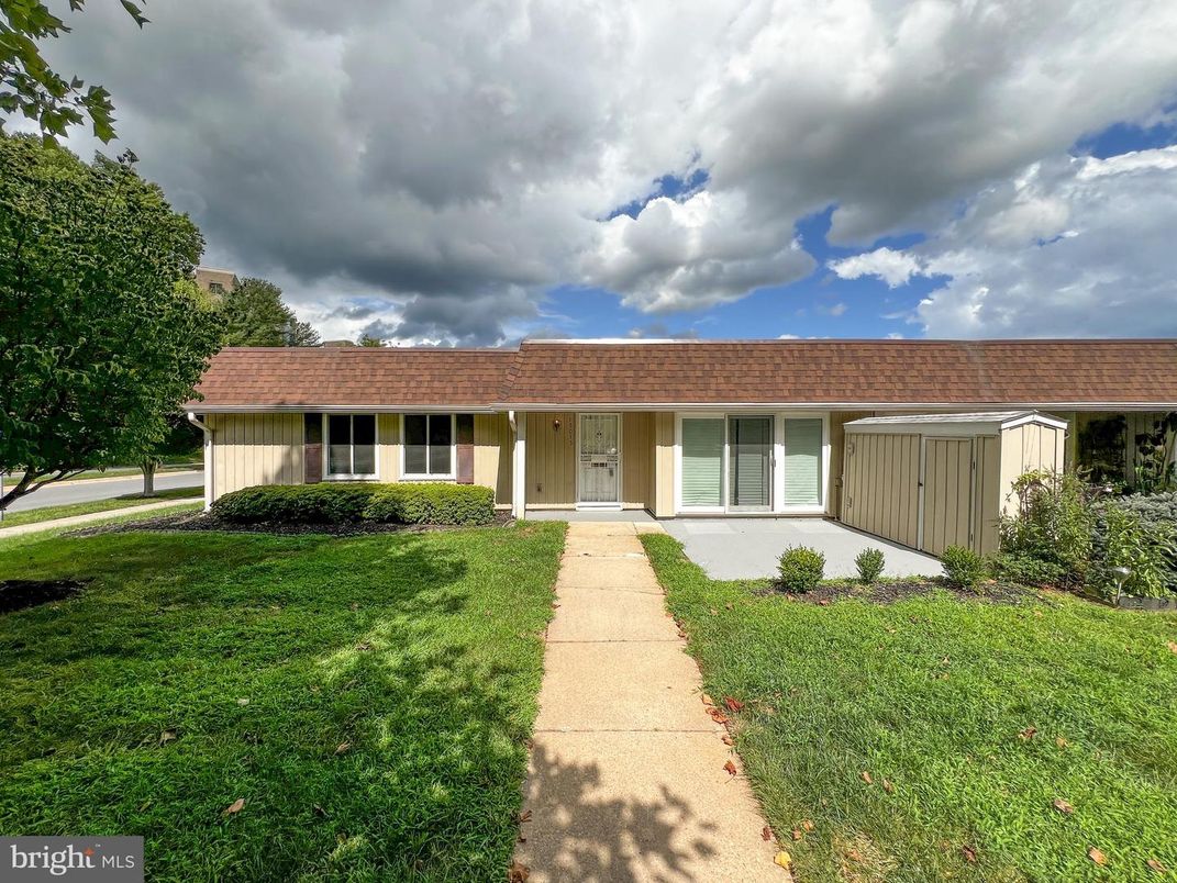 Exterior, Facade, Ranch