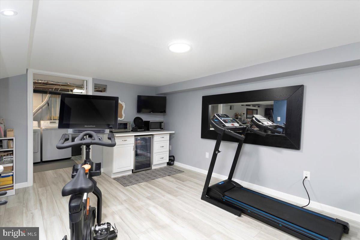 Fitness Equipment, Interior, Recessed Lighting, Wood Texture Flooring