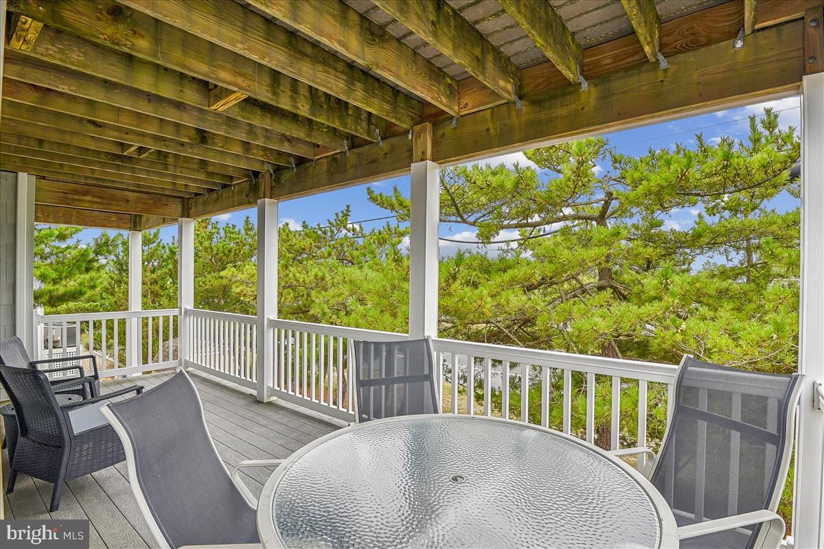 Exterior, Wooden Beams