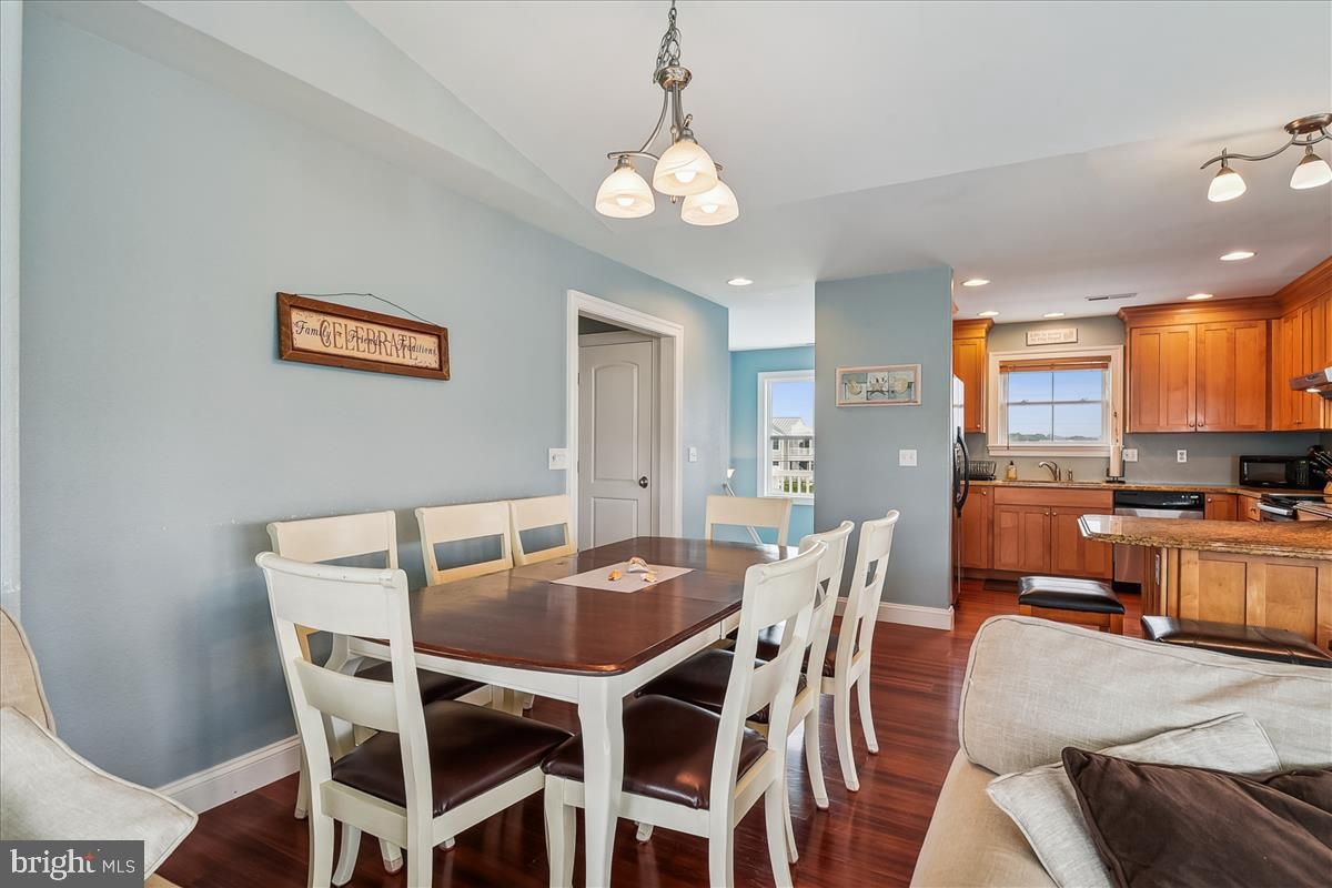Dining room, Interior, Kitchen, Pendant Lights, Recessed Lighting, Wood Texture Flooring
