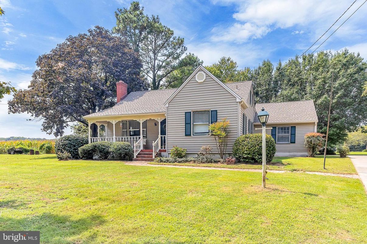 Backyard, Exterior, Facade, Cape Cod