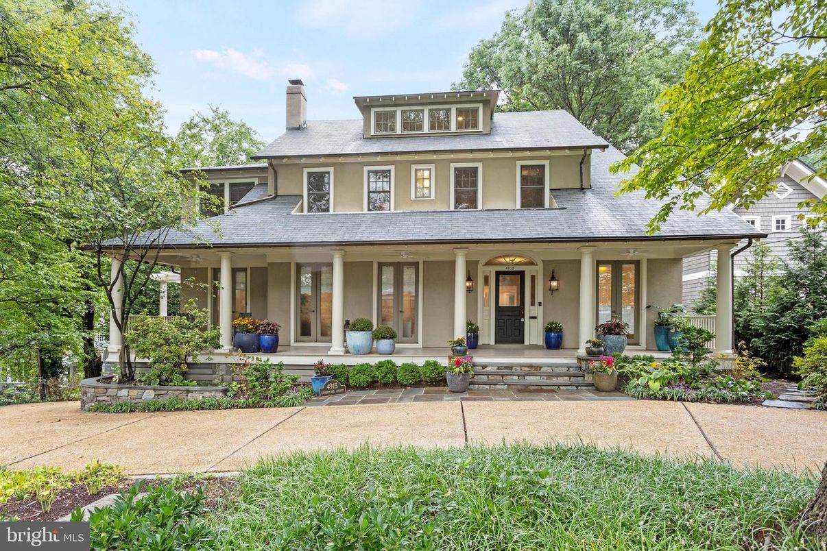 Exterior, Facade, American Foursquare