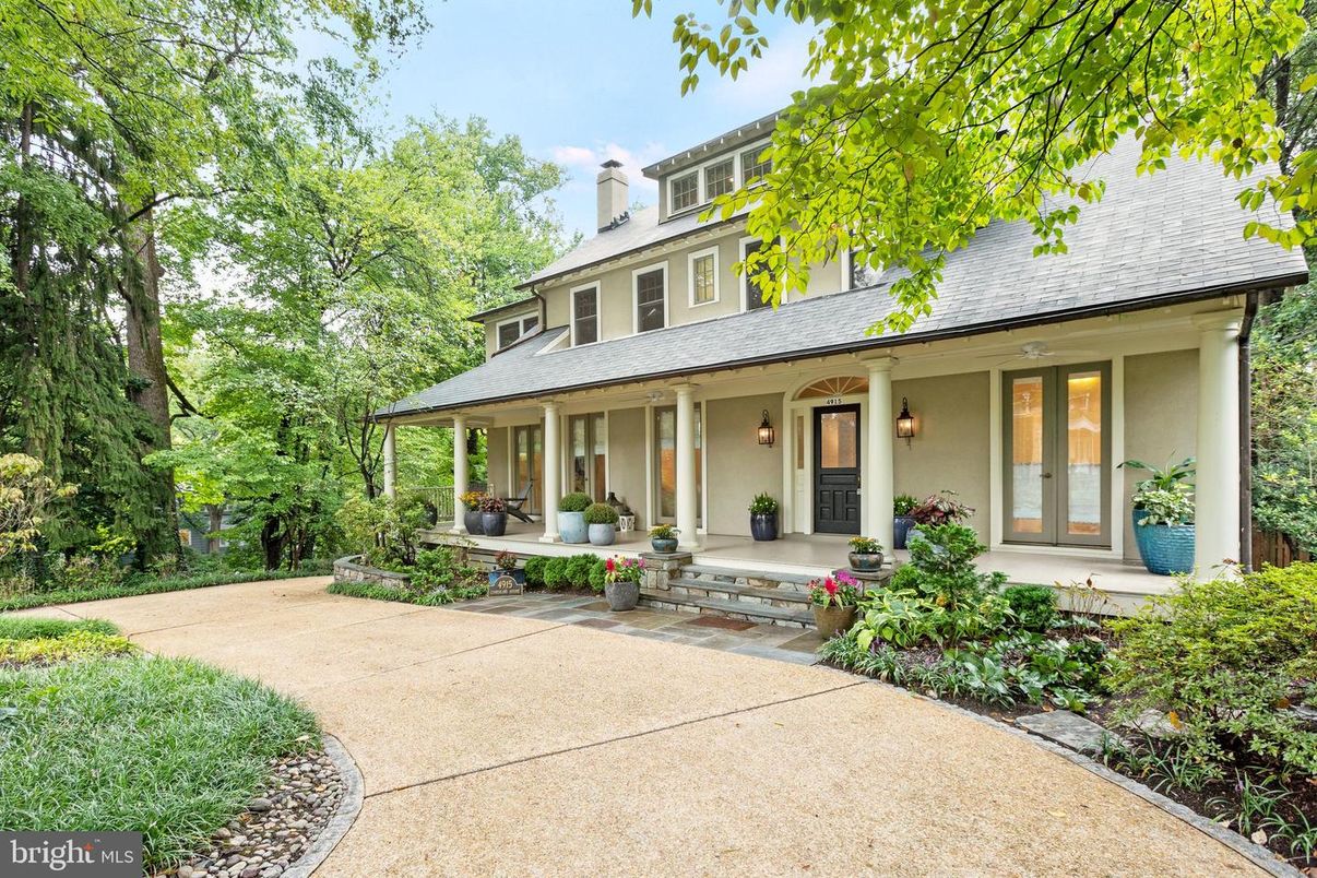 Exterior, Facade, American Foursquare