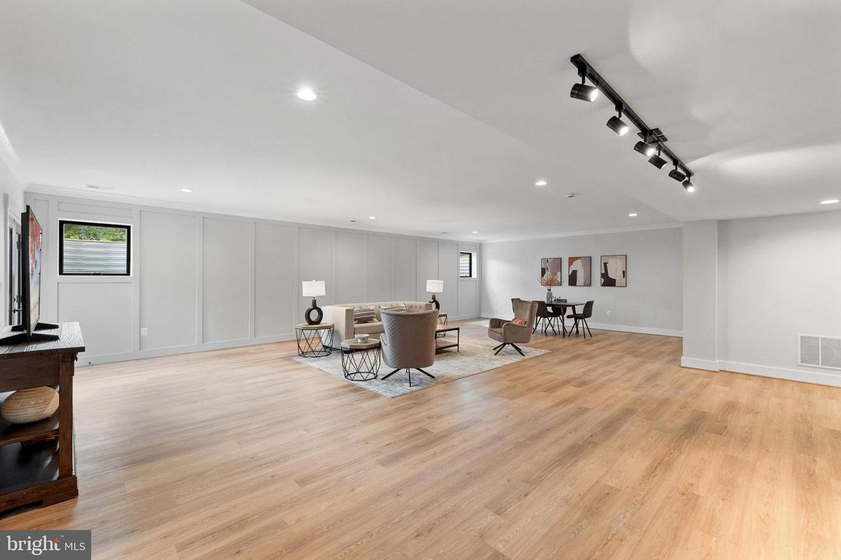 Dining room, Interior, Living room, Recessed Lighting, Wood Texture Flooring