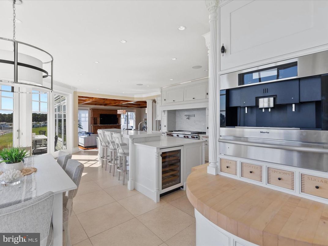 Dining room, Interior, Kitchen, Pendant Lights, Recessed Lighting, Stainless Steel Appliances