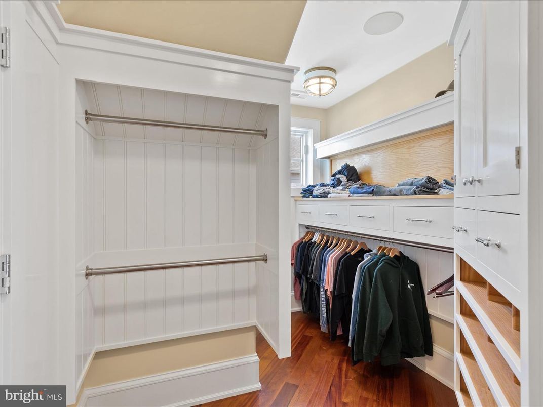 Interior, Walk-in Closets, Wood Texture Flooring
