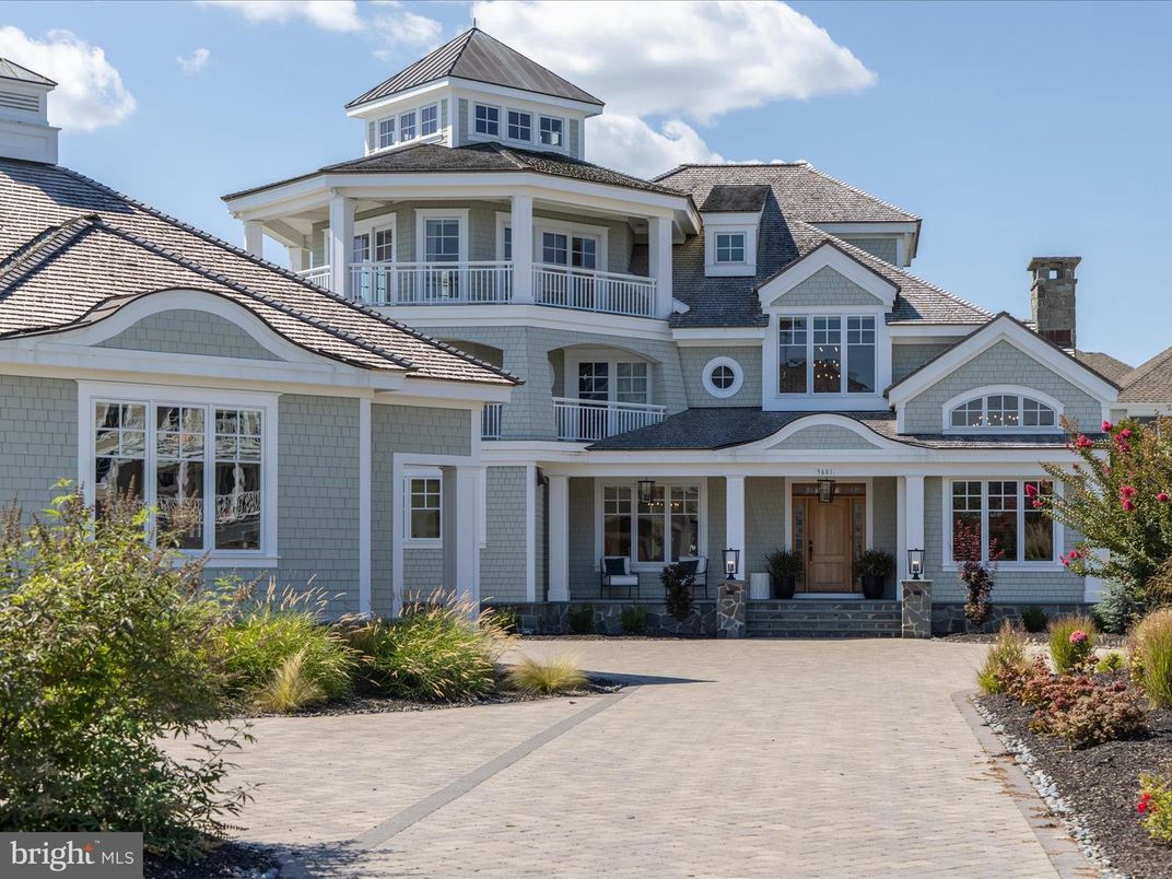 Exterior, Facade, Queen Anne Victorian