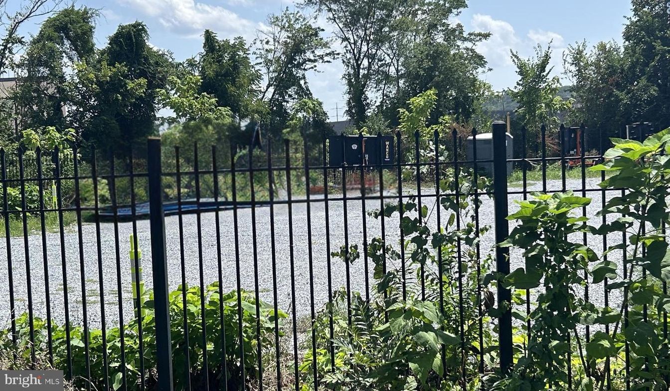 Exterior, Tennis Courts