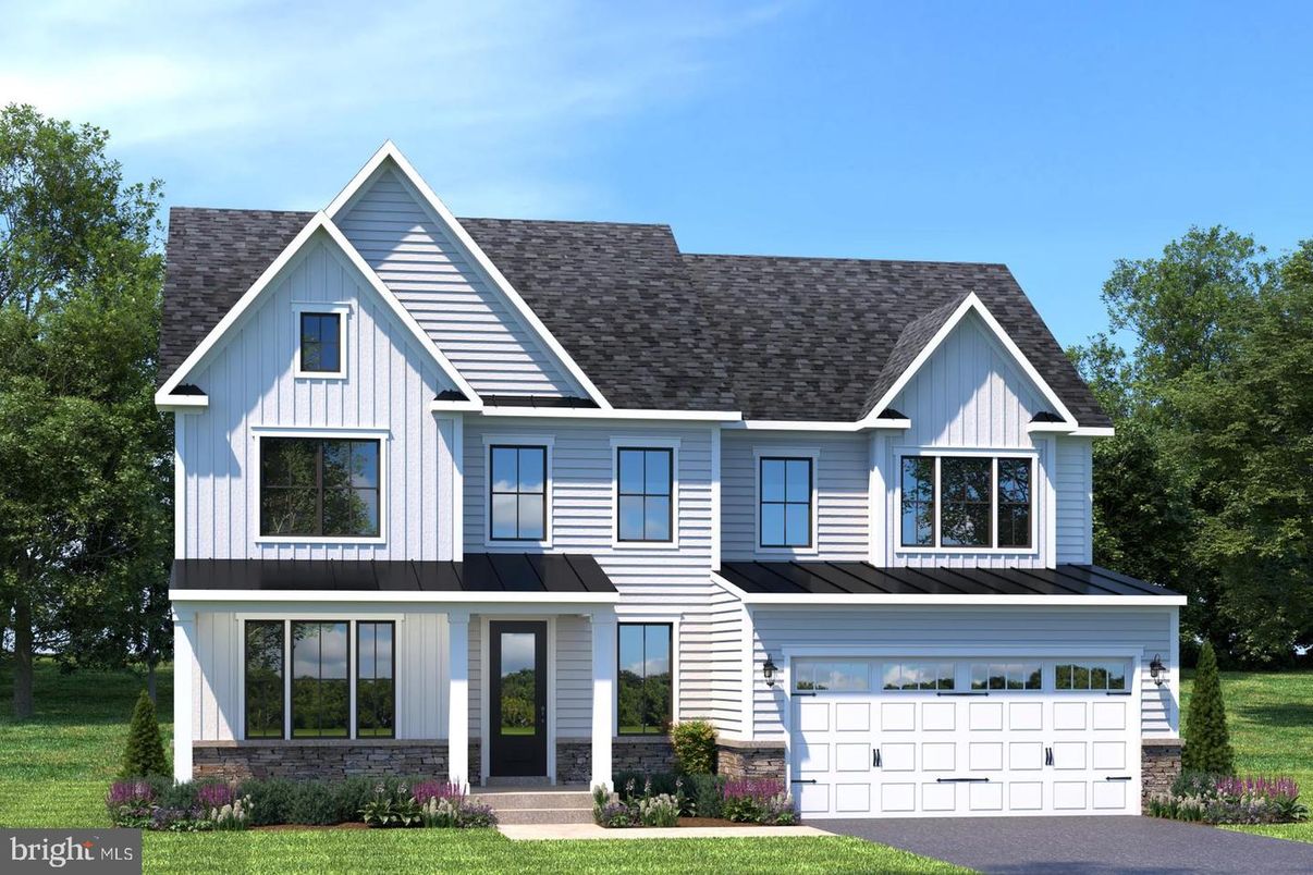 Attached, Exterior, Facade, Farmhouse