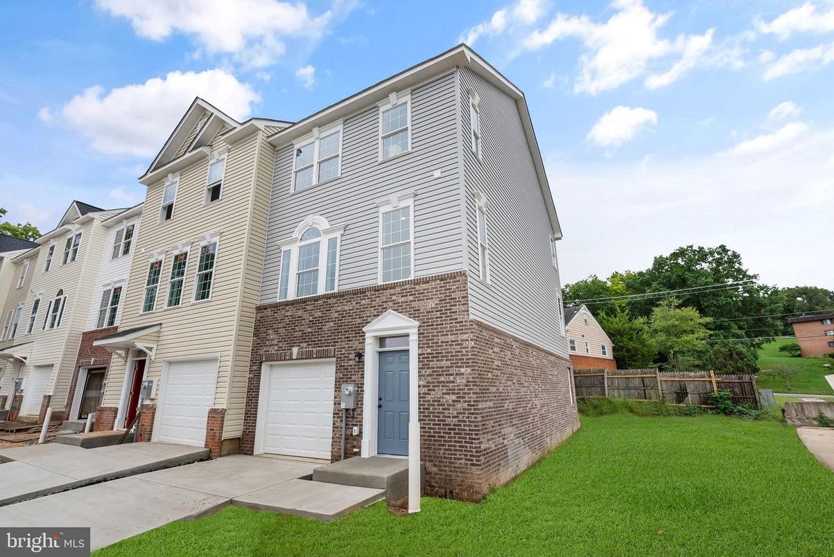 Attached, Exterior, Facade, Brick Facade, Rowhouse
