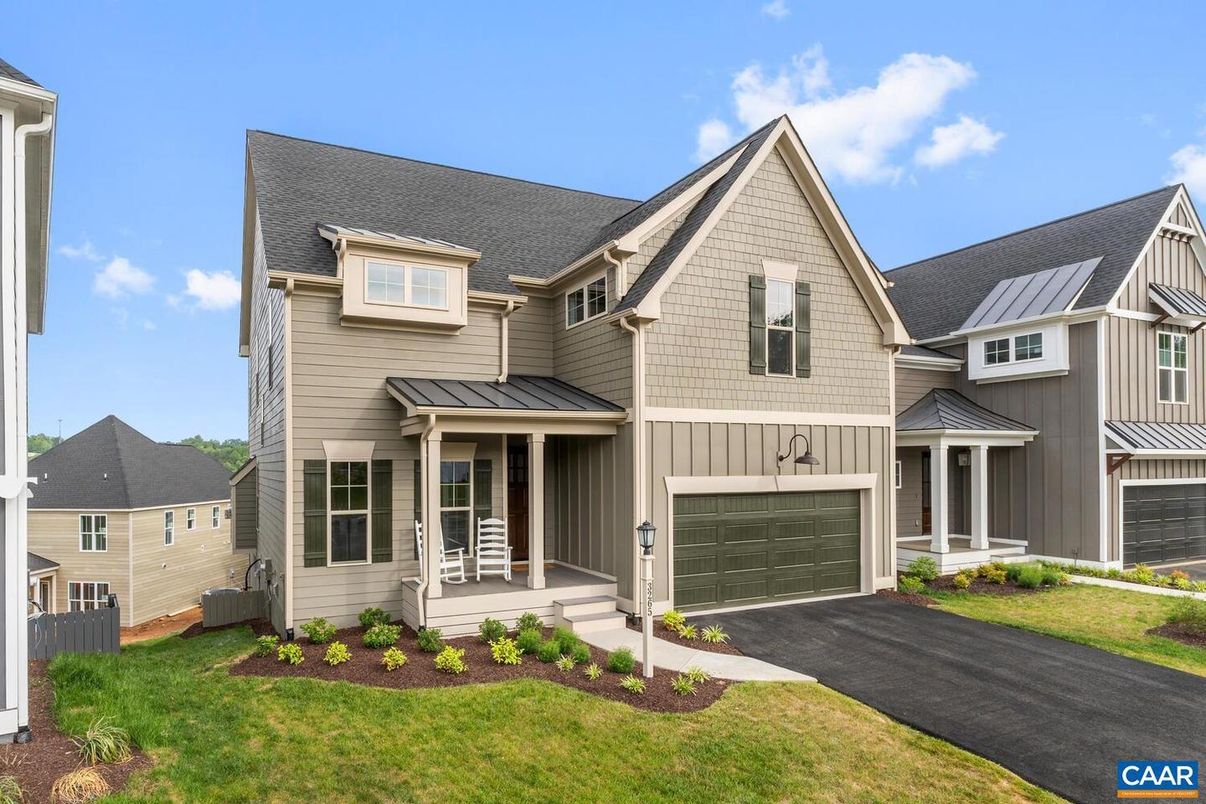 Attached, Exterior, Facade, Farmhouse