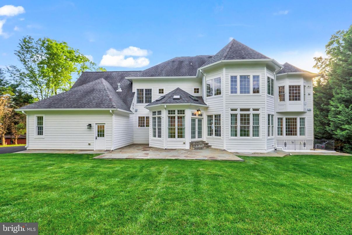 Backyard, Exterior, Facade, Queen Anne Victorian