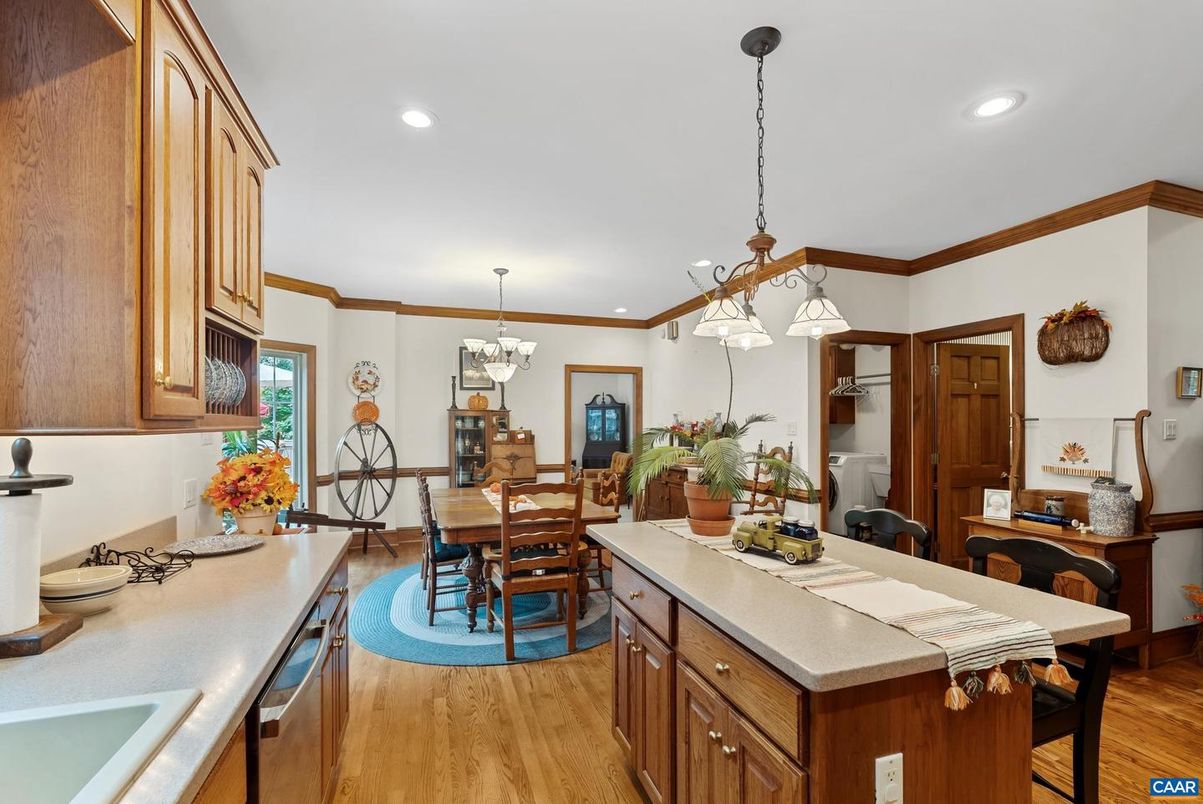 Chandelier, Dining room, Interior, Kitchen, Pendant Lights, Recessed Lighting, Wood Texture Flooring