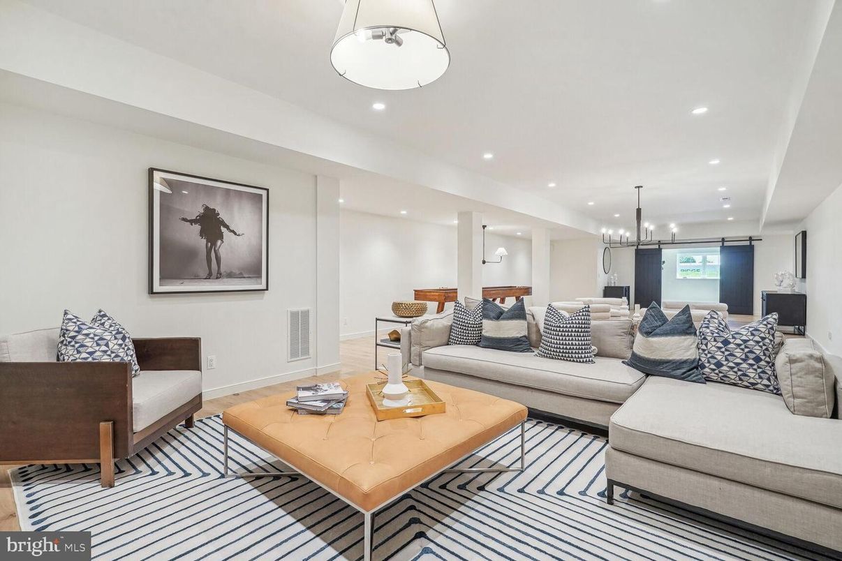 Dining room, Interior, Living room, Pendant Lights, Recessed Lighting, Wood Texture Flooring