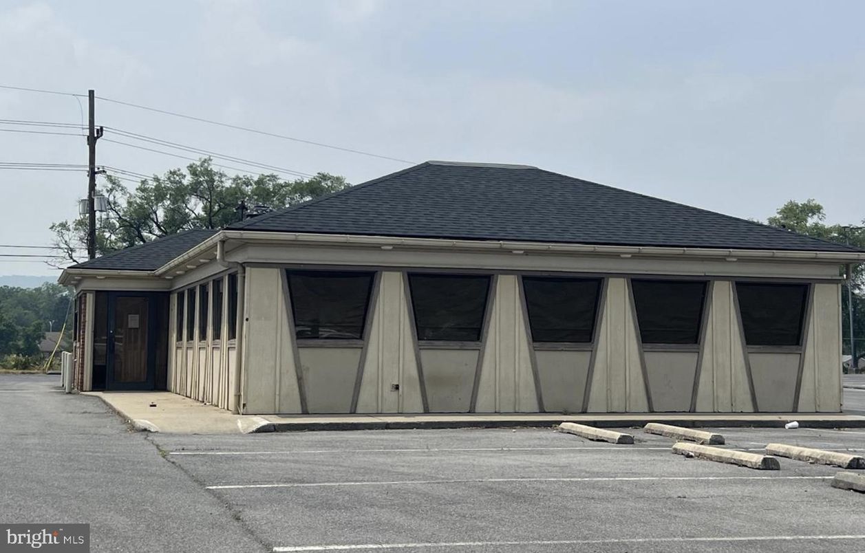 Detached Garage, Exterior