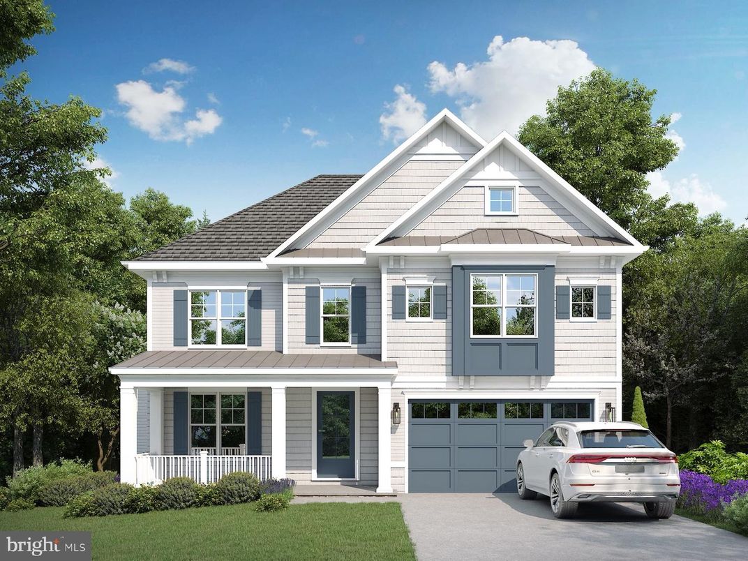 Attached, Exterior, Facade, Farmhouse