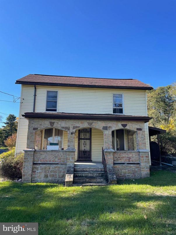 Backyard, Exterior, Facade, American Foursquare