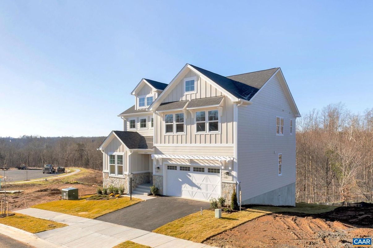 Attached, Exterior, Facade, Farmhouse