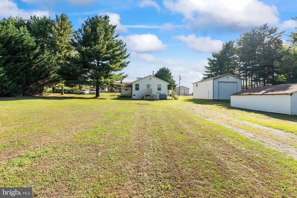Backyard, Detached Garage, Exterior