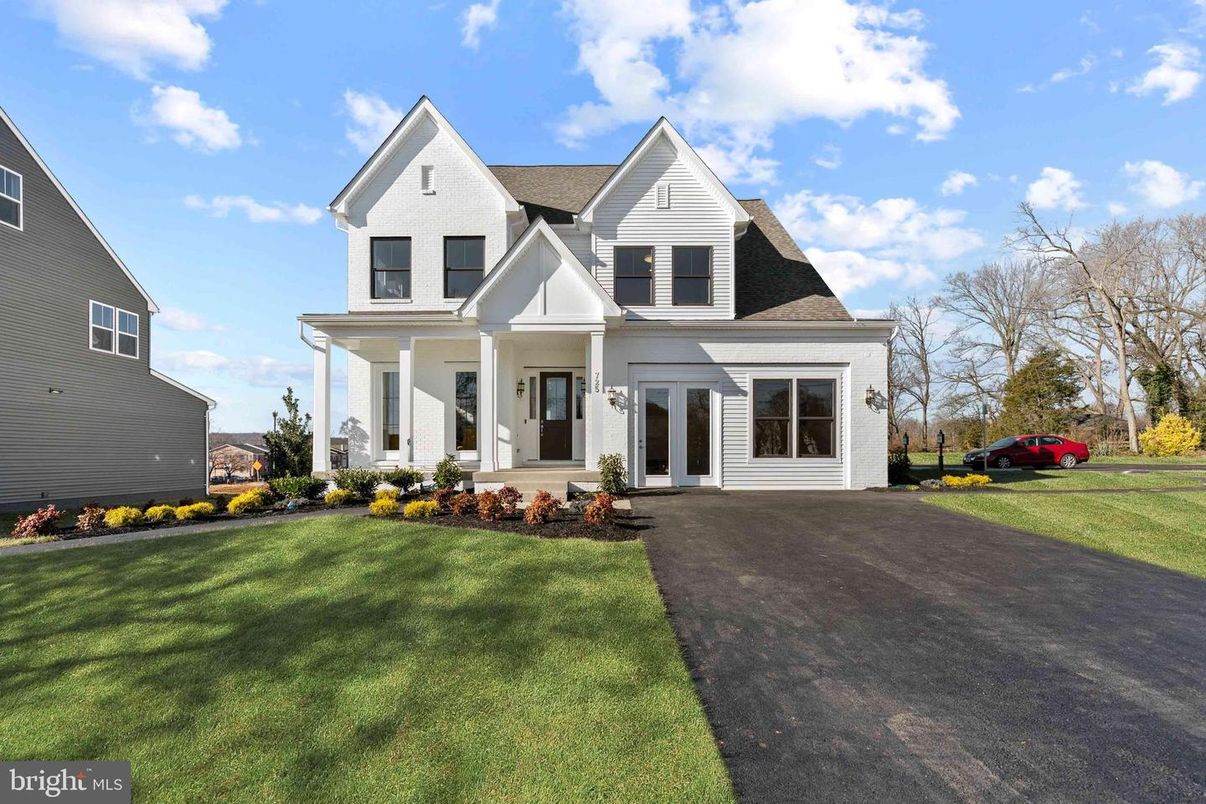 Exterior, Facade, Farmhouse