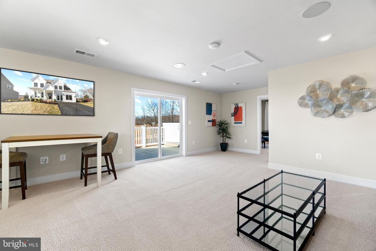Empty room, Interior, Recessed Lighting