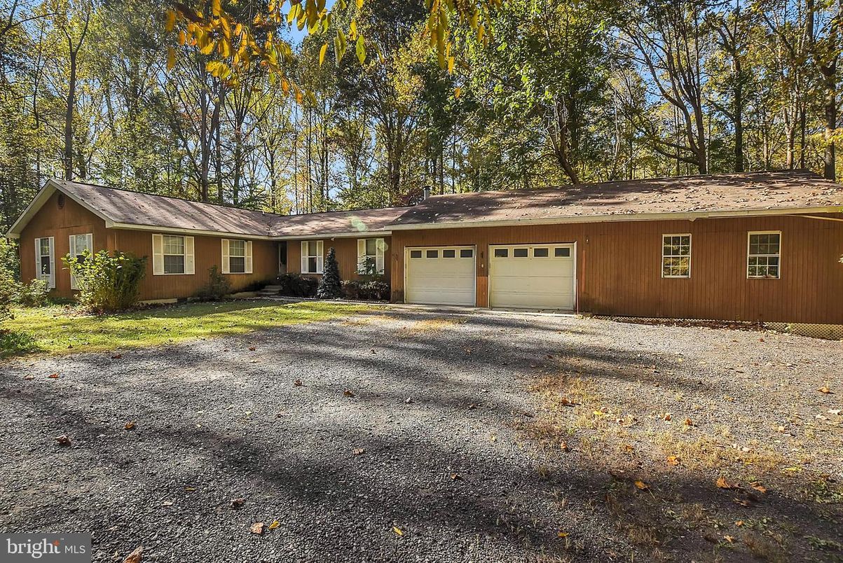 Attached, Exterior, Facade, Ranch