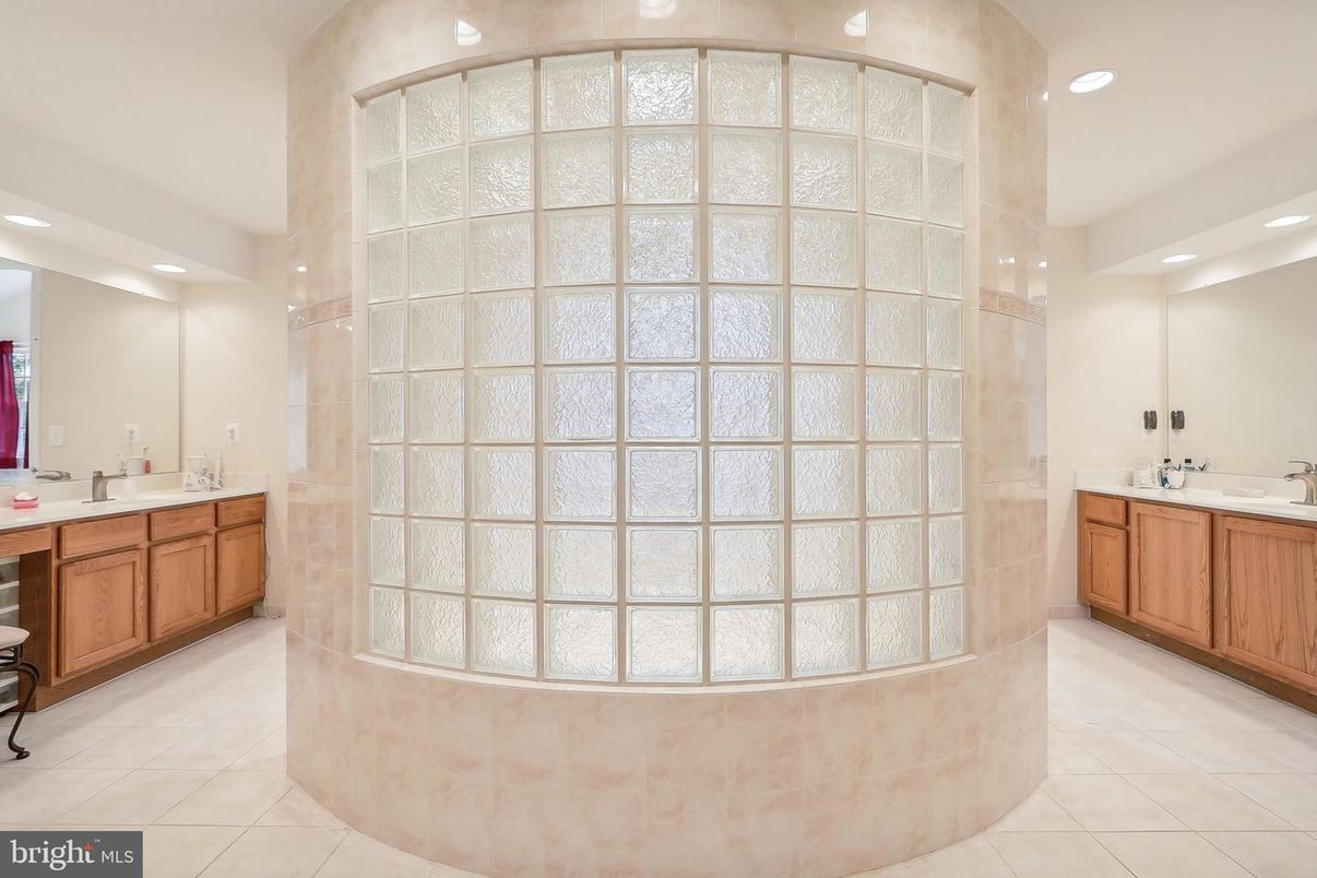 Bathroom, Interior, Recessed Lighting