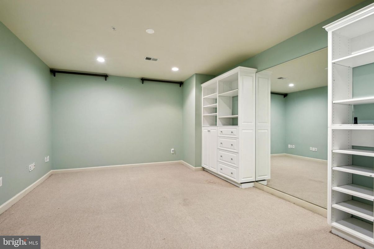 Empty room, Interior, Recessed Lighting, Walk-in Closets