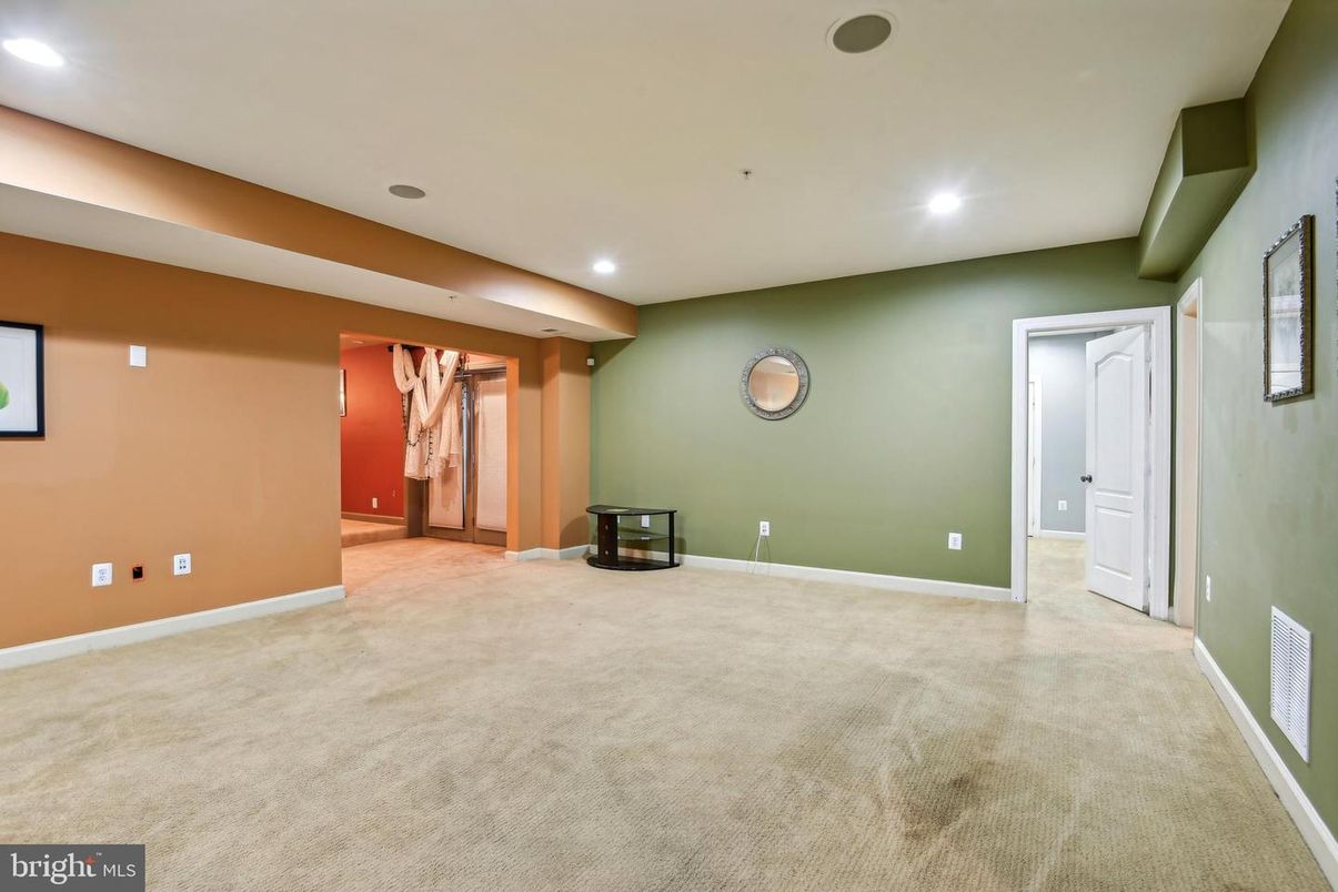 Empty room, Interior, Recessed Lighting